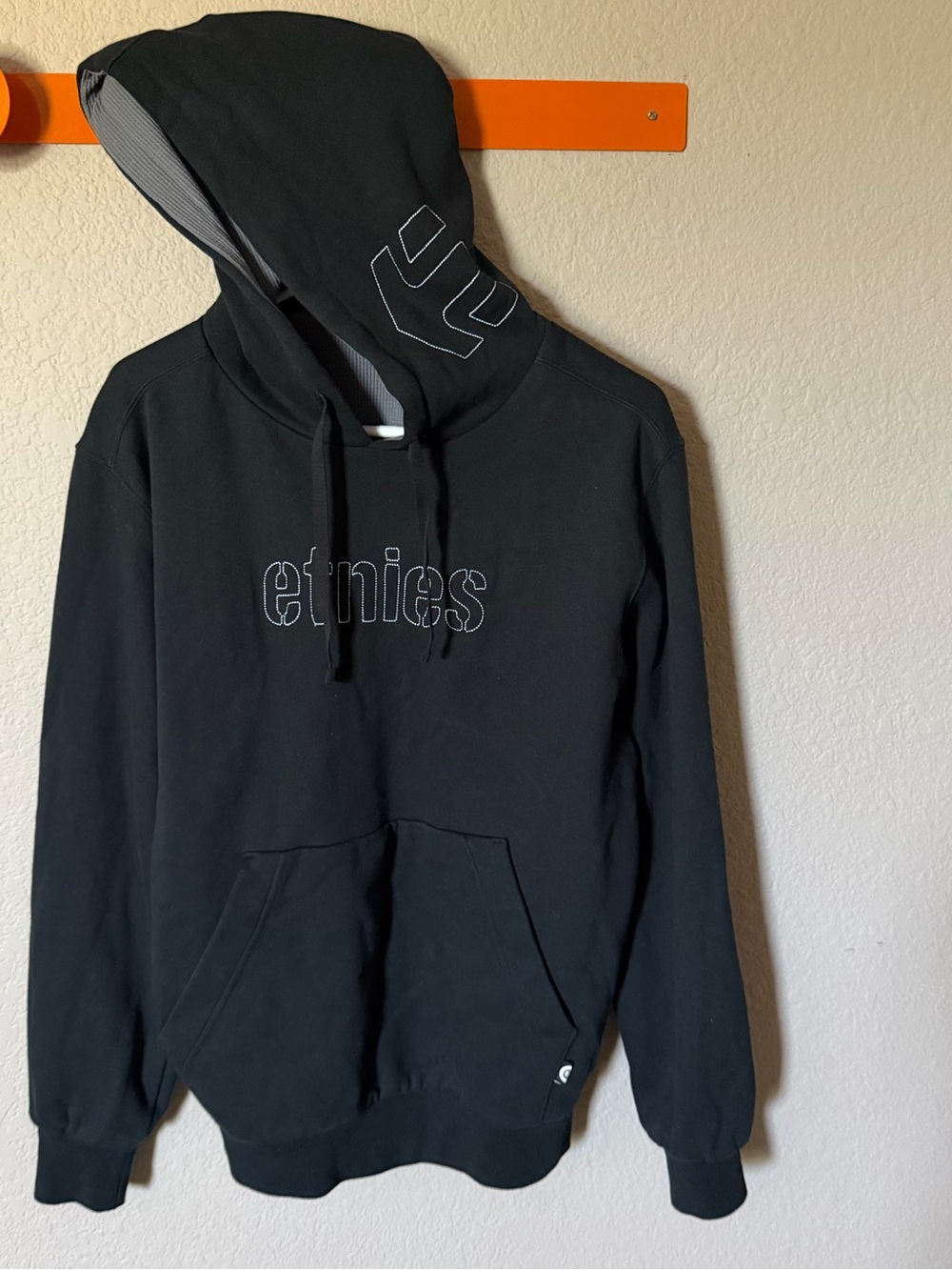 ETNIES Mens Small Nicholas Hooded Sweatshirt Thick Black Spellout Stitching